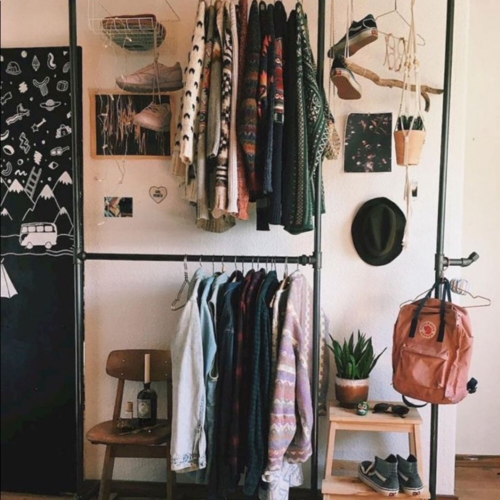 • Mystery Bundle • Closet Clear Out • - Picture 3 of 8